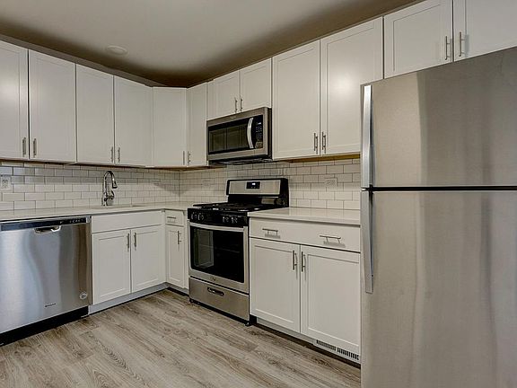 3rd image of 2815 N Hamlin Ave #1