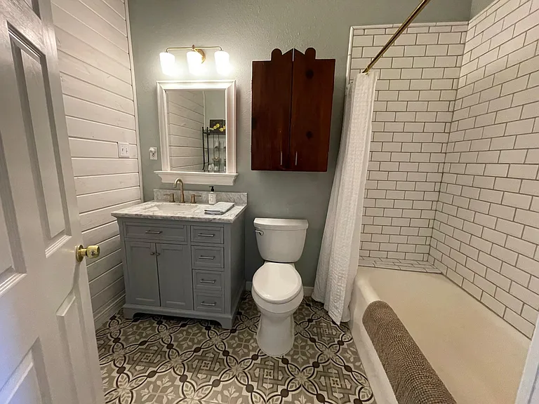 E Lincoln St — Photo 14