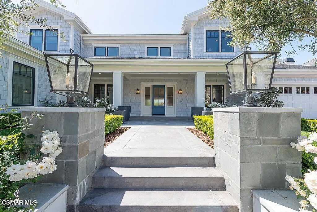 4 bed, 4.5 bath, 5217 sqft, $31,000 — Photo 2