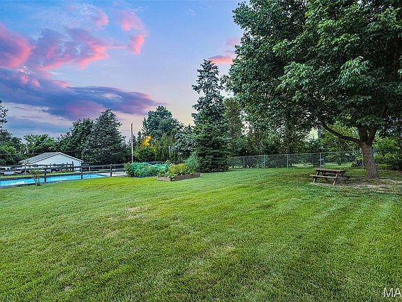 5th image of 11947 Lombardy Ln