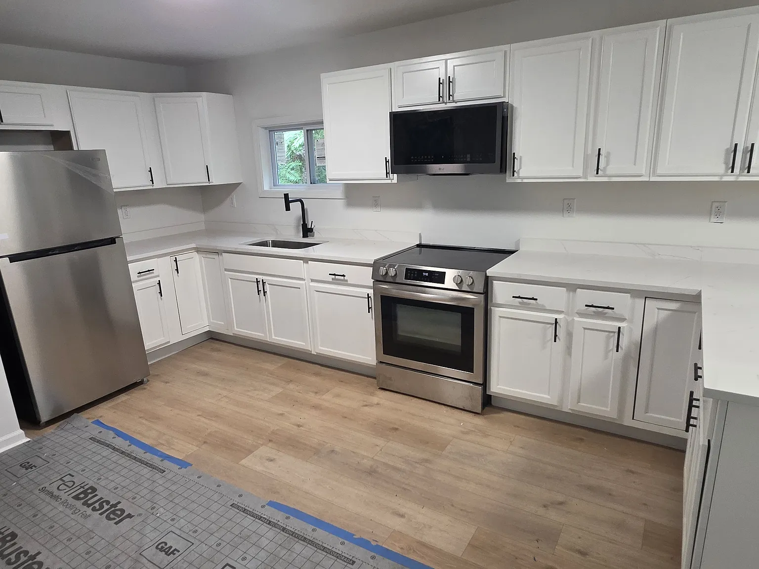 4 bed, 980 sqft, $2,300 — Photo 3