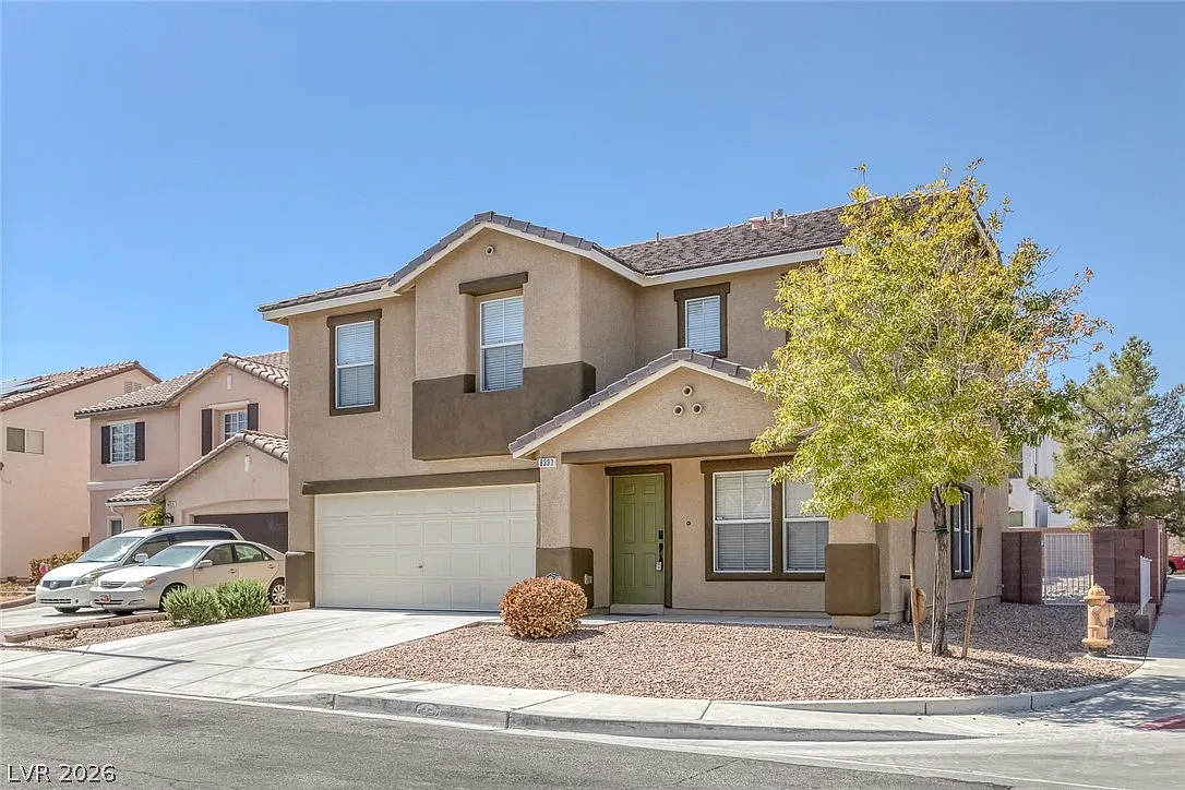 3 bed, 2.5 bath, 2492 sqft, $2,266 — Photo 2