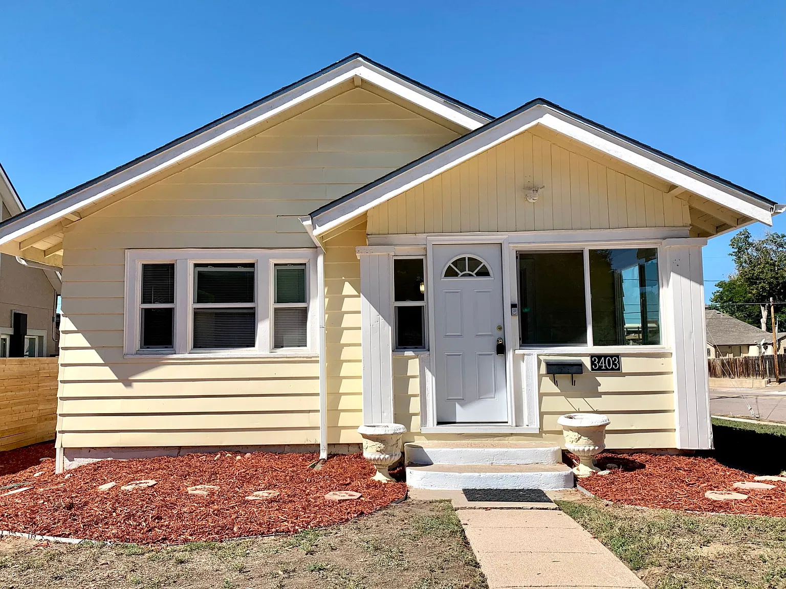 3 bed, 1300 sqft, $2,400 — Photo 1