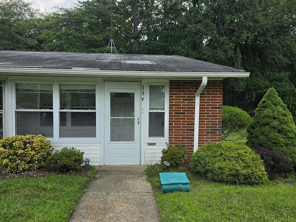 1st image of 219F Buckingham Court