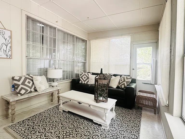 401 Lake Louise Ct — Photo 9