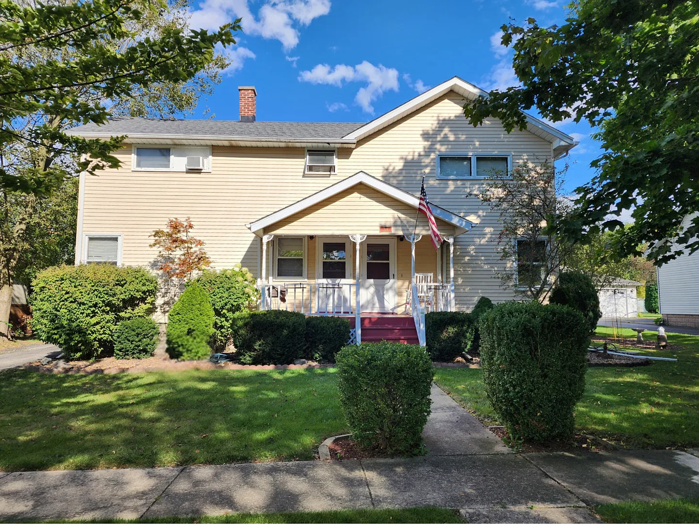 219 Oak St photo 1