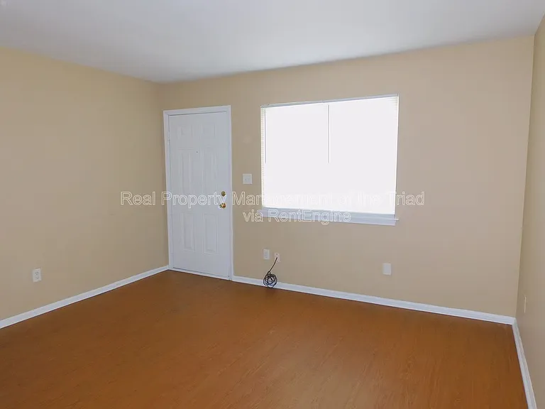 4302 Parker St #E — Photo 2