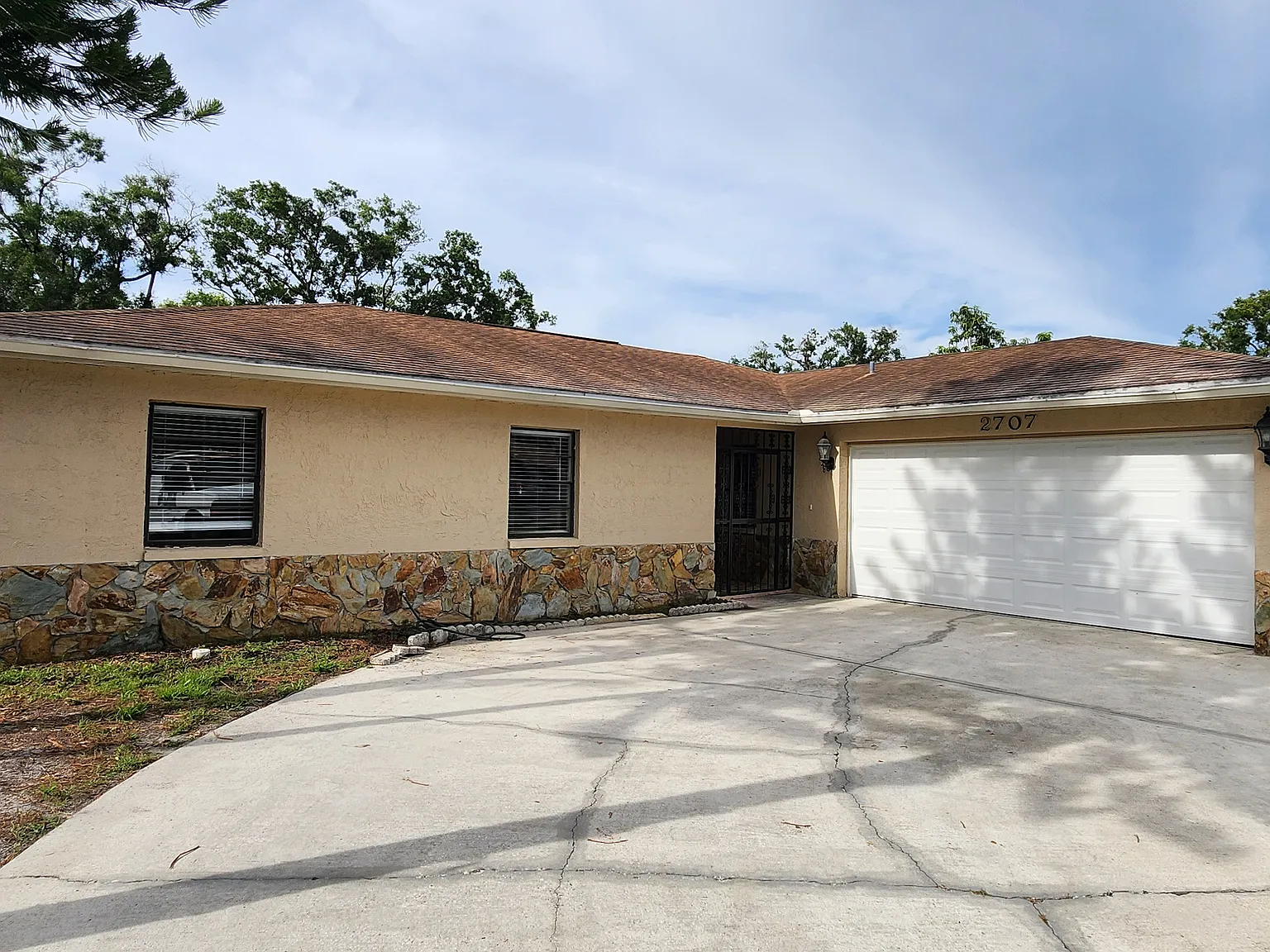 3 bed, 1590 sqft, $2,395 — Photo 2