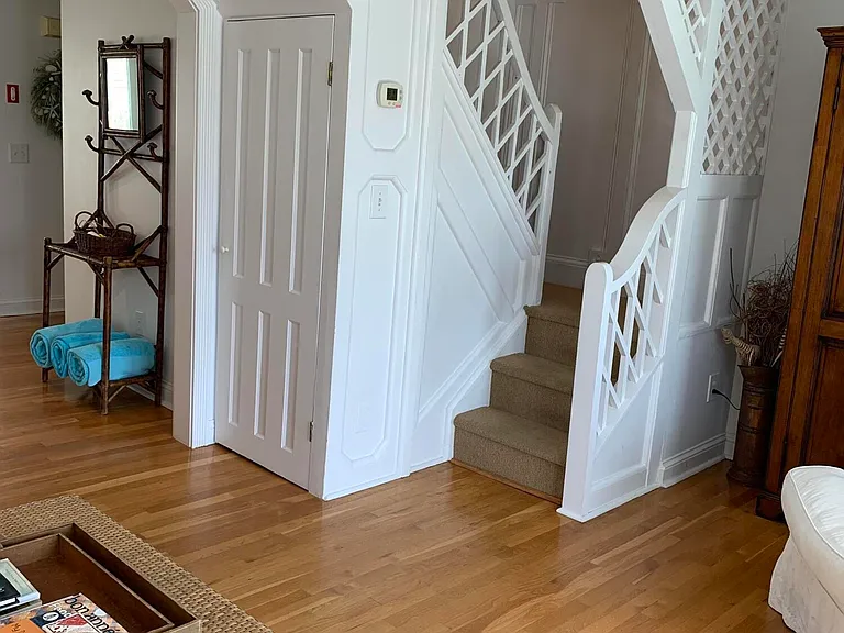 13 Heck Ave — Photo 6