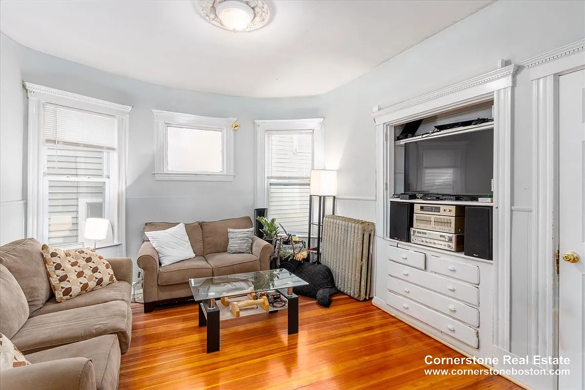 4 bed, 1.0 bath, $4,800 — Photo 3