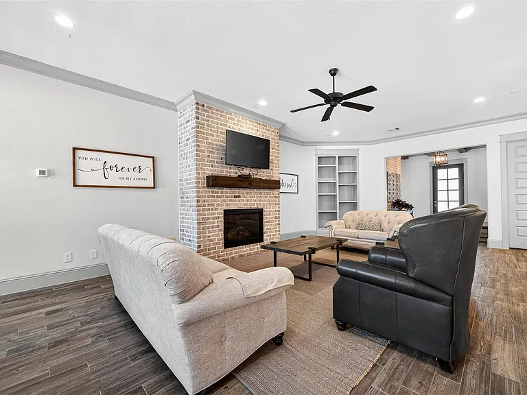 2072 Laurie Darlin Dr — Photo 6