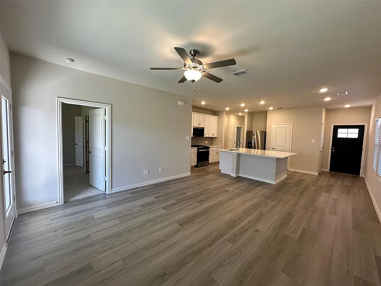 501 Dorothy Dr — Photo 2