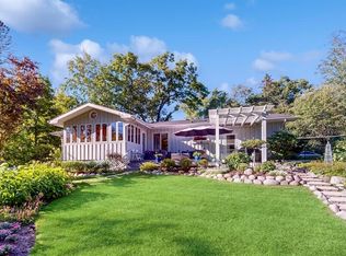 225 Pottawatomi Dr, Fontana, WI 53125