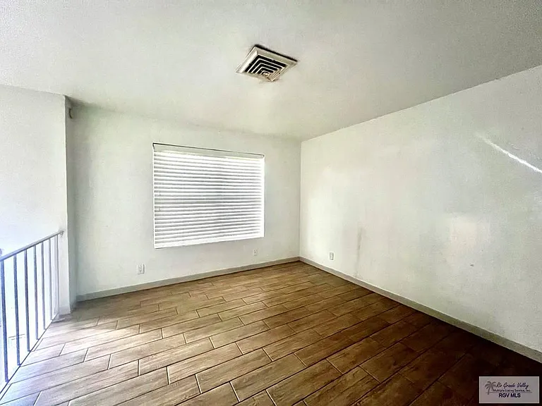 1124 Sierra Grande Dr — Photo 8