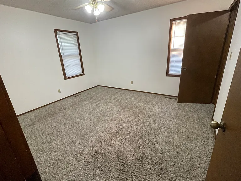 2901 W Walnut St — Photo 12