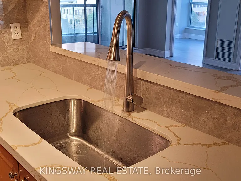7 Lorraine Dr #812 — Photo 8