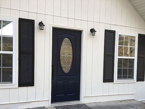 2nd image of 256 Royal Oaks Dr NE