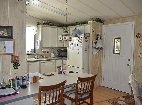 5th image of 1221 Grove Dr