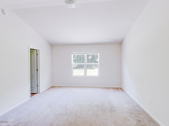 3rd image of 45 Ashton Bluff Cir