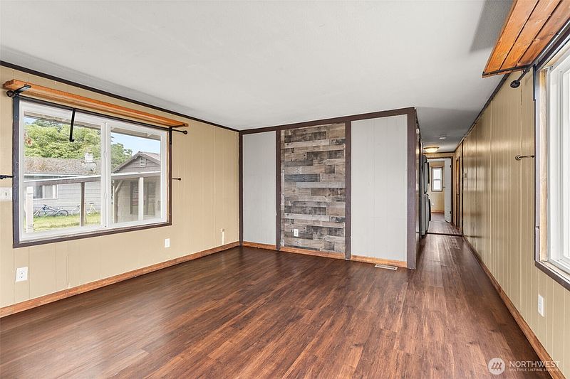 3rd image of 1605 Windsor Avenue