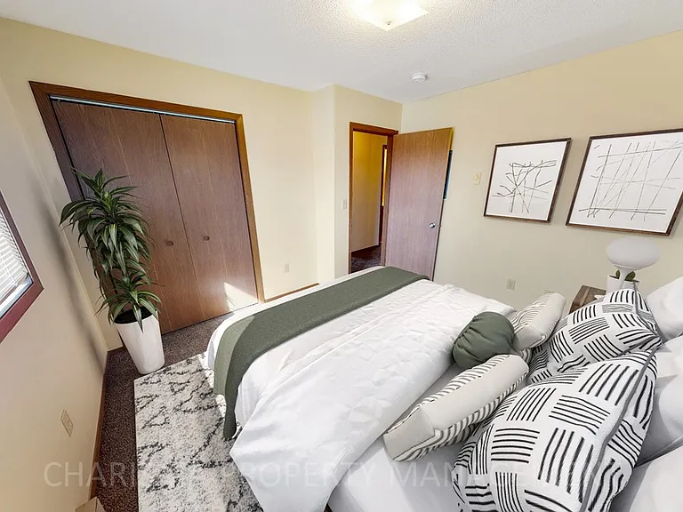 Park Apartments — Photo 11
