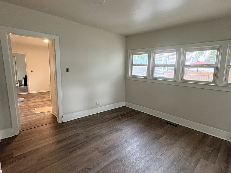 409 S Lansing St — Photo 7