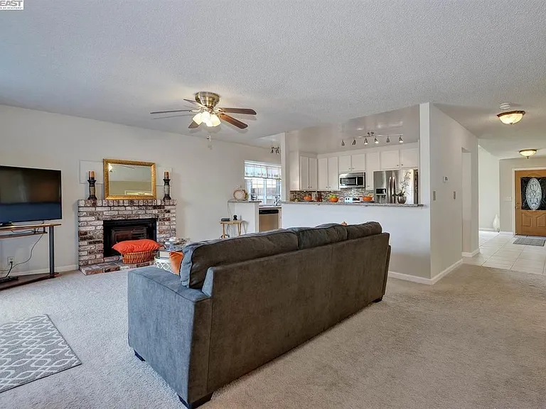 4300 Feldspar Ct — Photo 8