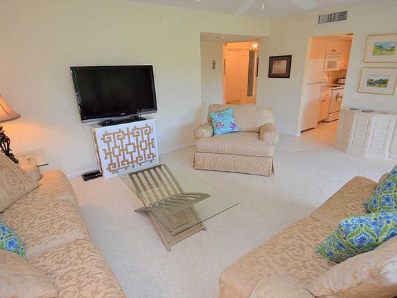 3rd image of 1600 NE Dixie Hwy APT 3-202