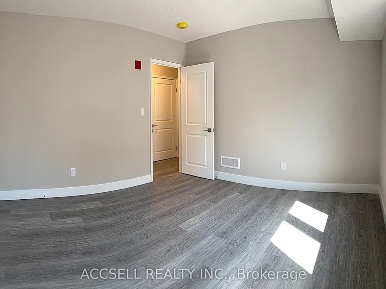 25 Alexandria Ave — Photo 9