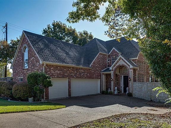 2nd image of 1002 Creekwood Dr
