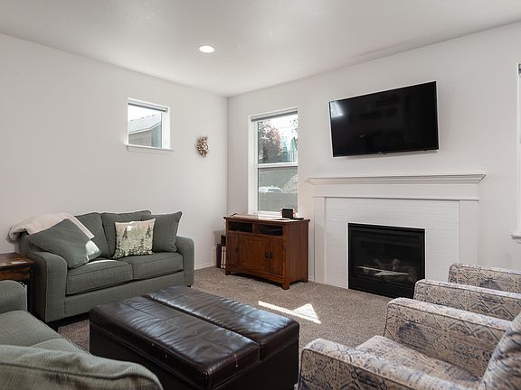 4th image of 2955 NE Quiet Canyon Dr
