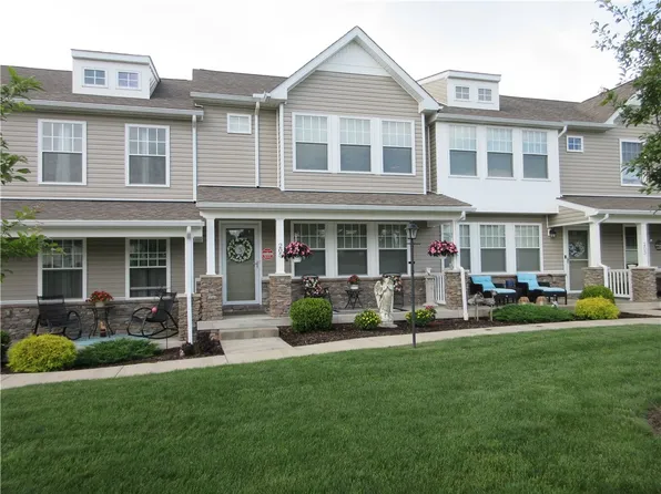 205 Spring Blossom Cir, Beaver Falls, PA 15010