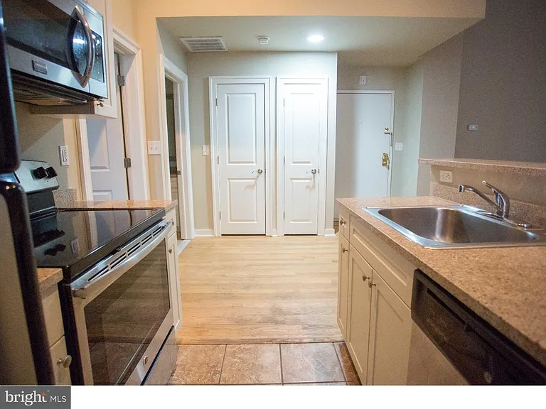 1100 Spruce St #2R — Photo 6