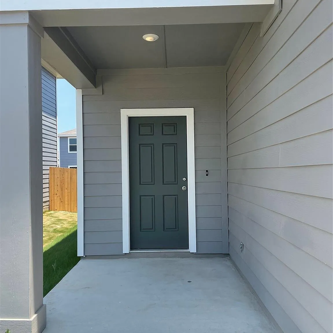 4 bed, 3.0 bath, 2300 sqft, $1,899 — Photo 3