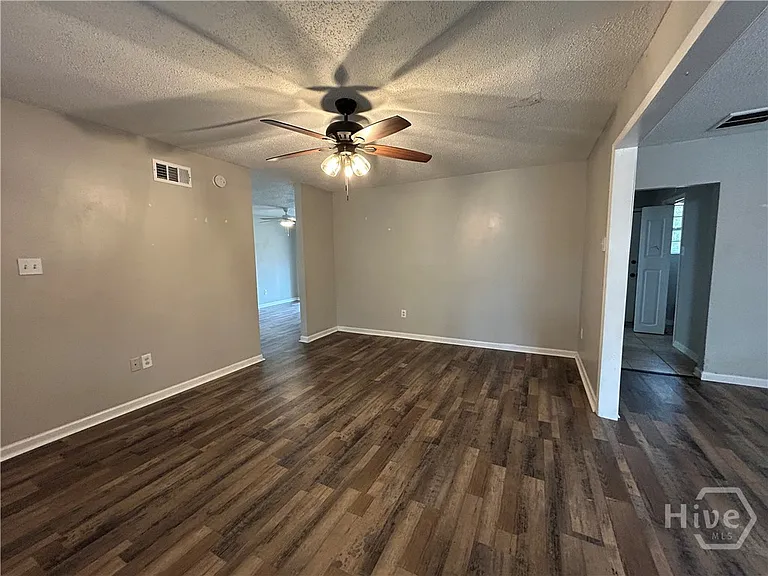 321 Sharondale Rd — Photo 3