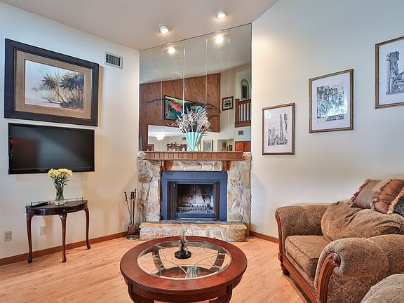4th image of 14911 Lake Forest Dr