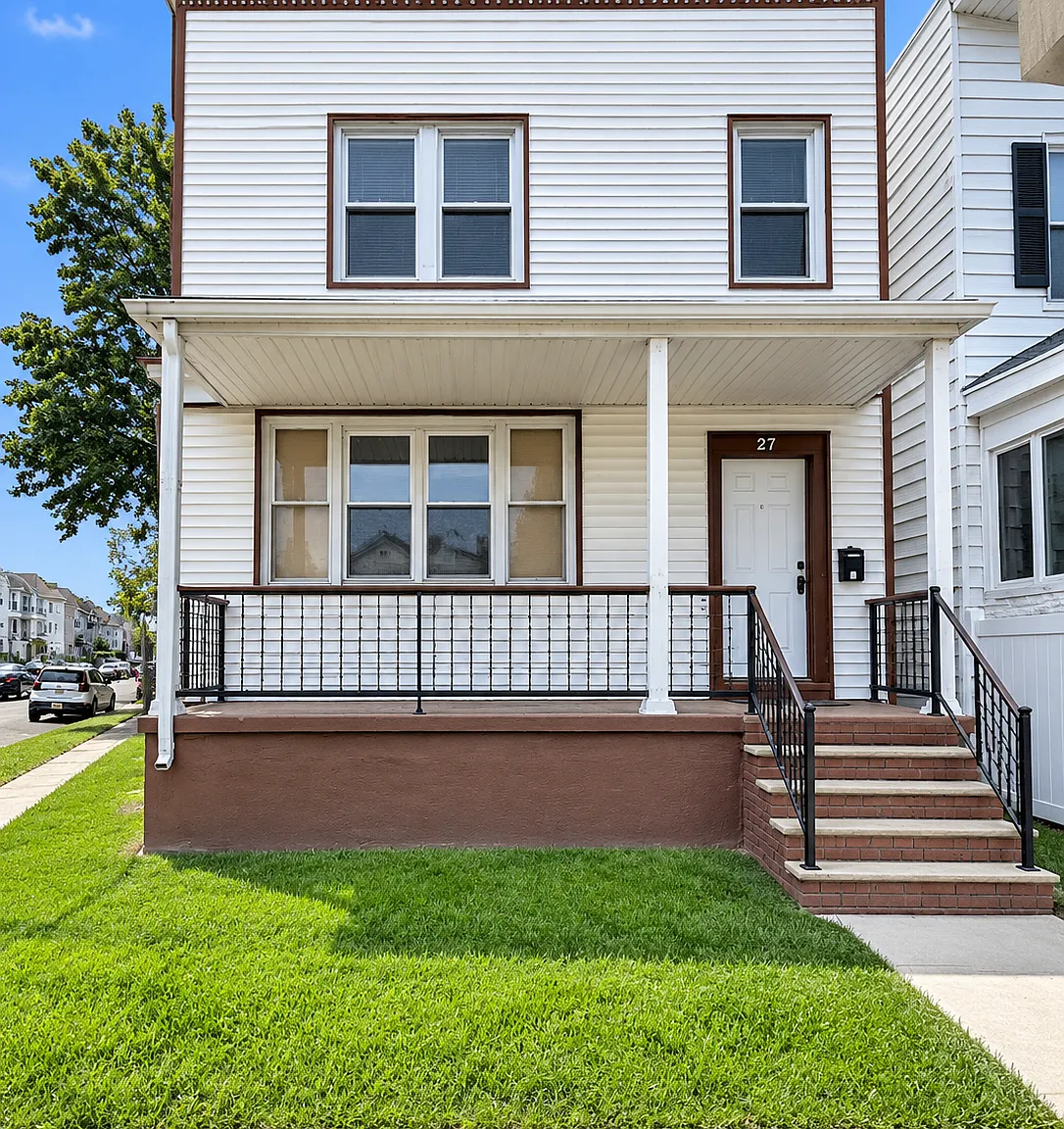 3 bed, $2,100 — Photo 1