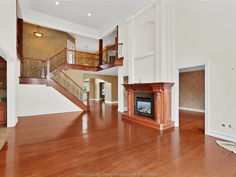 1585 Stoneybrook Cres — Photo 8