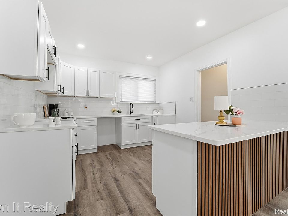 16803 Lawton St, photo 15