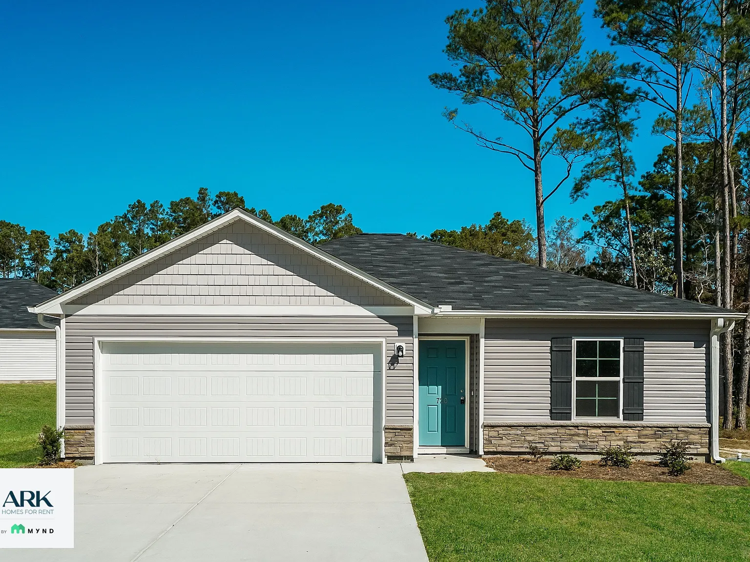 4 bed, 2.0 bath, 1601 sqft, $2,015 — Photo 1