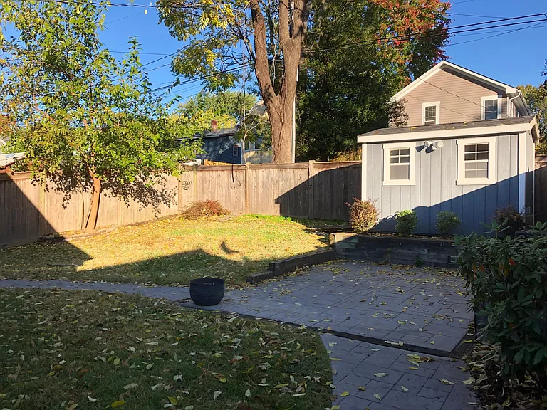114 E Maple St — Photo 15