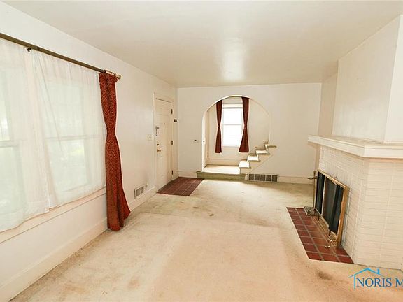 4th image of 1716 Hinsdale Dr