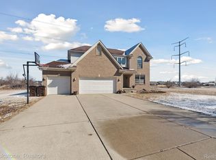 4856 Tanager Dr, Monroe, MI 48161