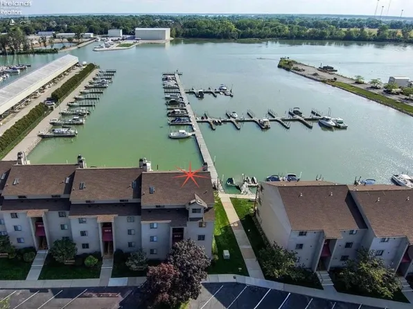509 W Lakeshore Dr APT A5, Port Clinton, OH 43452