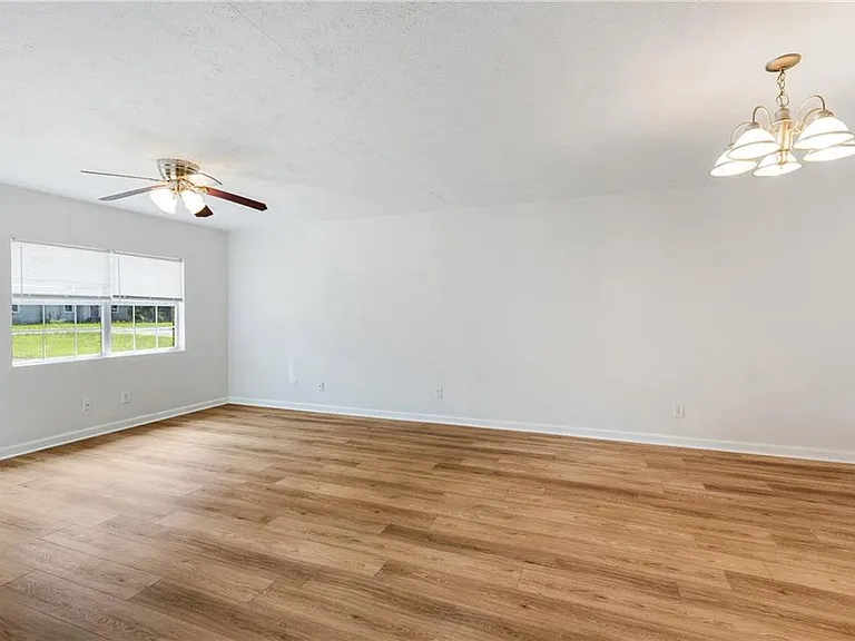 6290 Love St #B — Photo 4