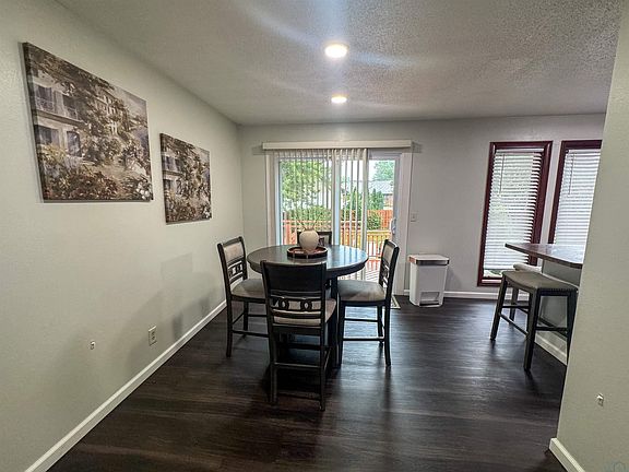 4th image of 408 Broadmoor Dr