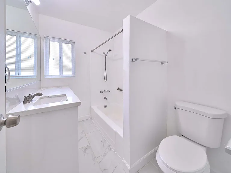 Whitsett 6335 — Photo 24