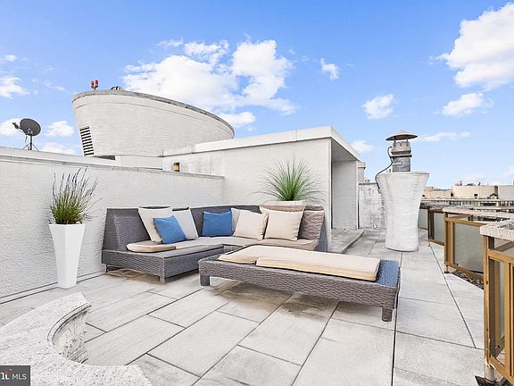 4th image of 700 New Hampshire Ave NW #1514