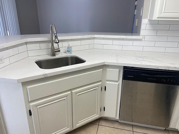 3rd image of 2564 Avenida Del Vis APT 101