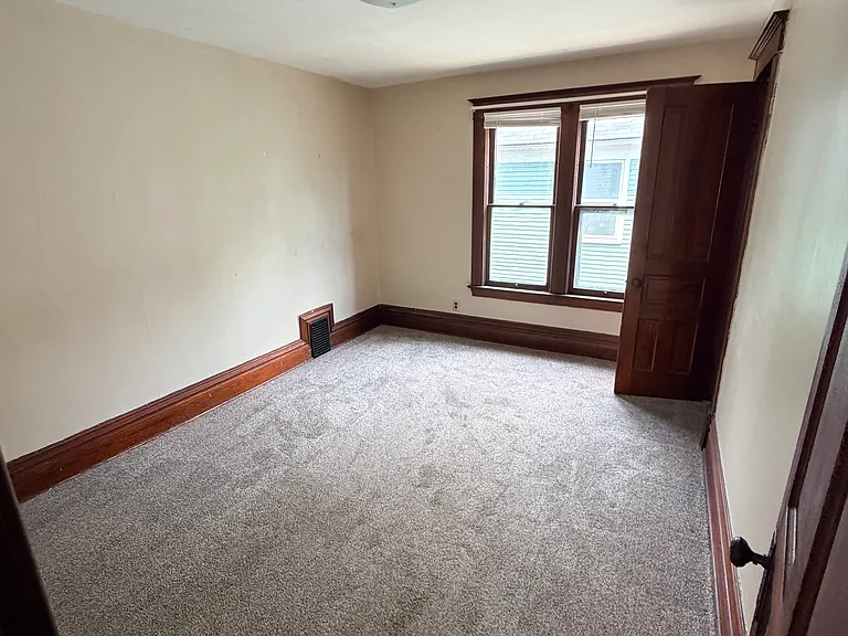 712 W Walnut St — Photo 8
